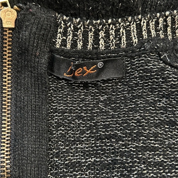 ✨4/$30 Dex Longer Black/gold sweater - Picture 5 of 6